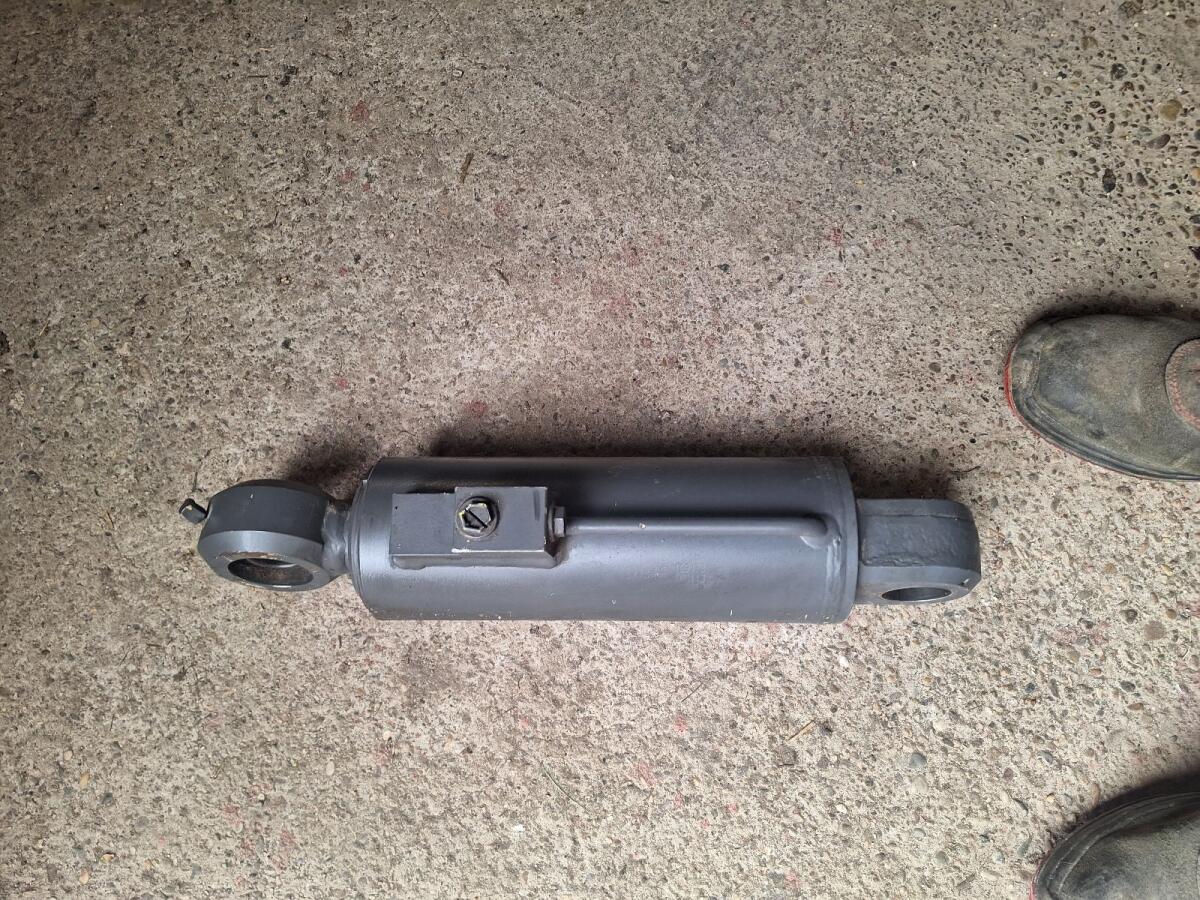 Fronthydraulikhubzylinder Valtra N 3 2