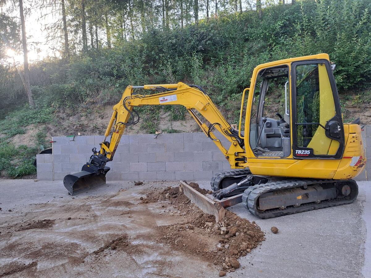 Takeuchi TB 235 2