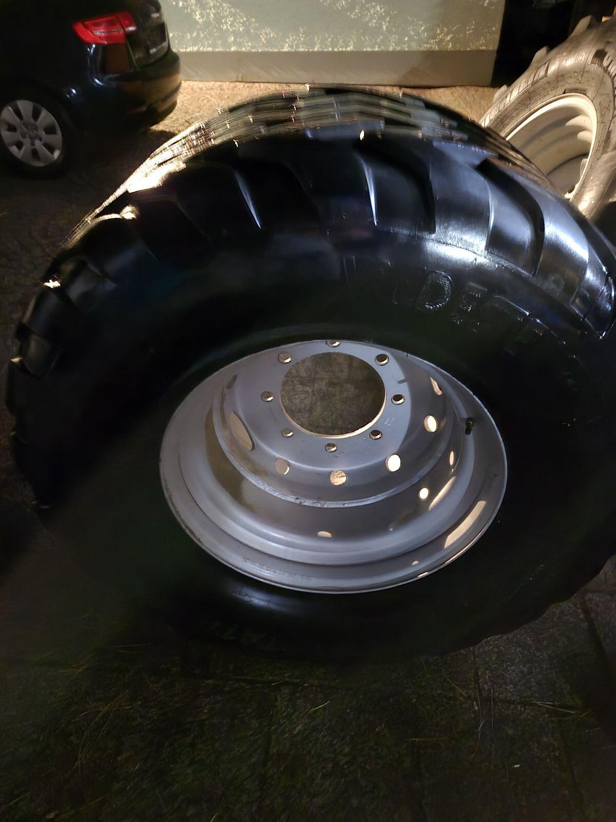 Kompletträder Vredestein 560/45R22.5 3