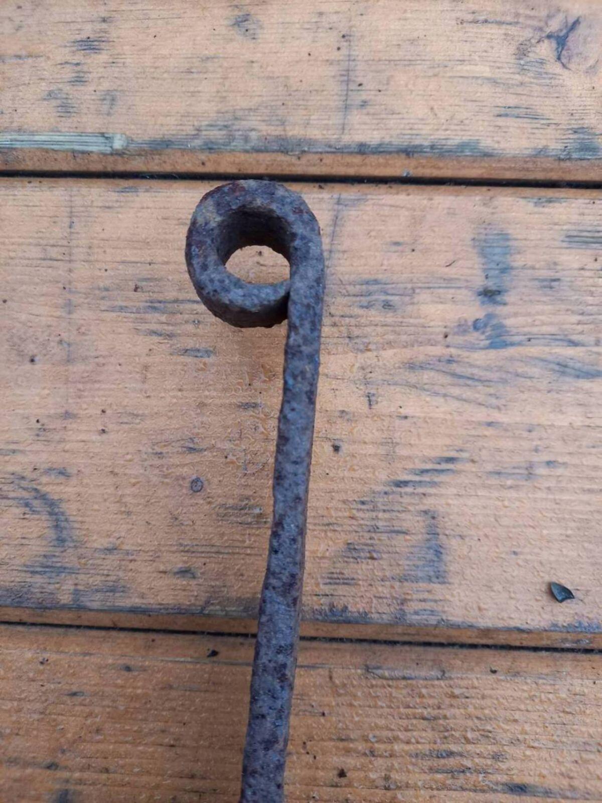 2 alte schmiedeeiserne Blumen-Brett-Halterungen 3