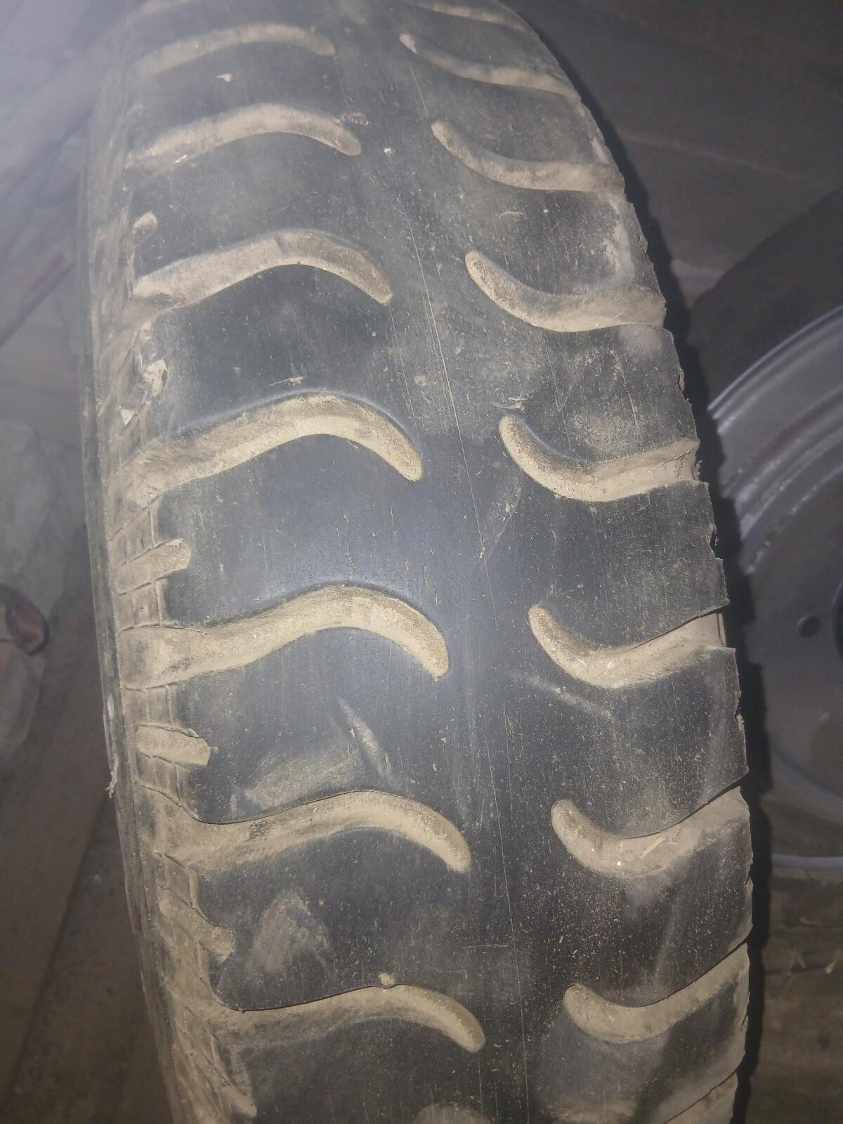 Verkaufe gebrauchte Anhängerreifen 3