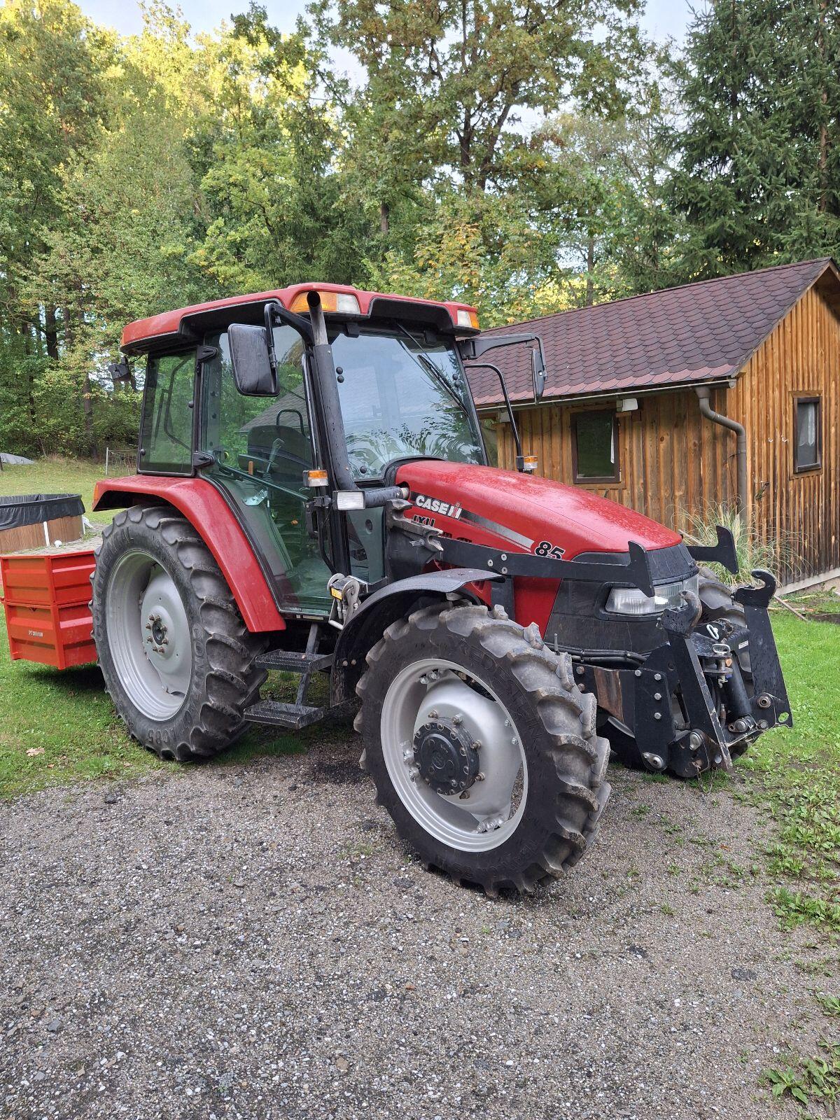 Case JXU 85 Hydrac Frontlader - New Holland T5040 2