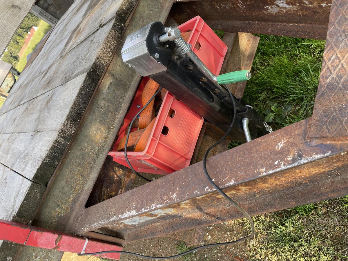 Verkaufe Anhänger/Tieflader 2