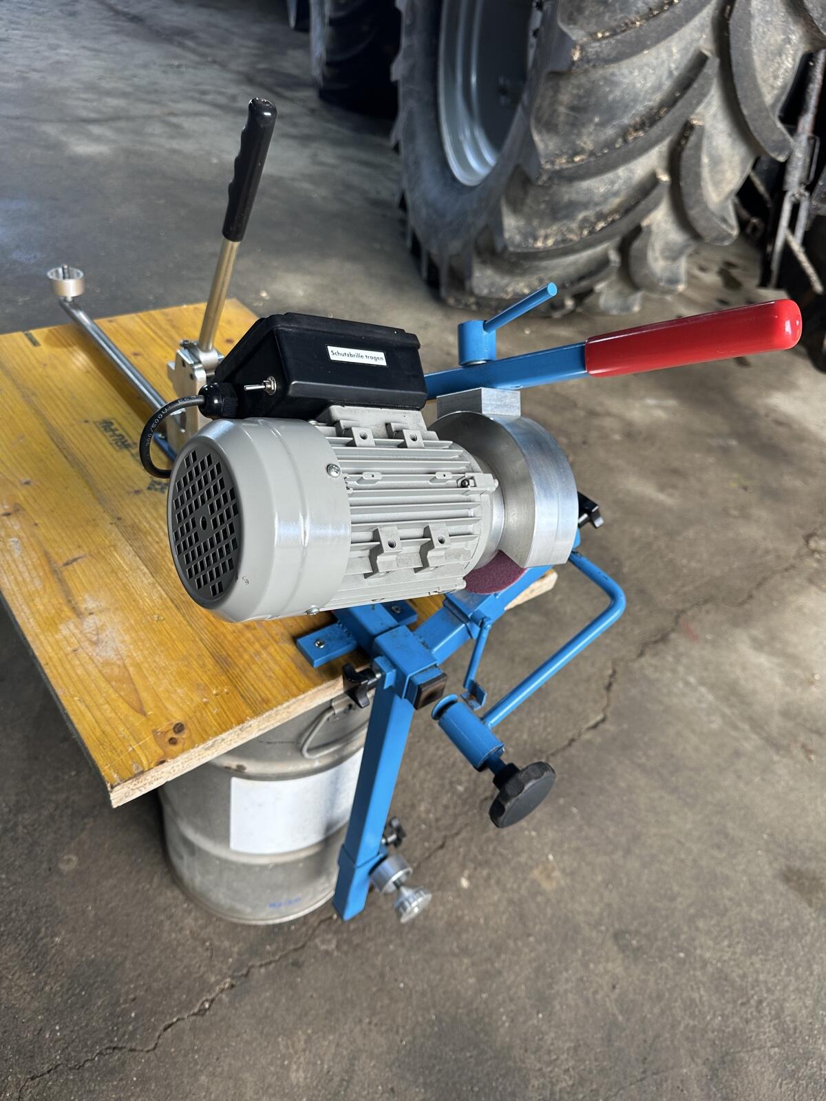 Schleifgerät für Kreissägeblätter (bis 800 mm) inkl. Schränkapparat. 2