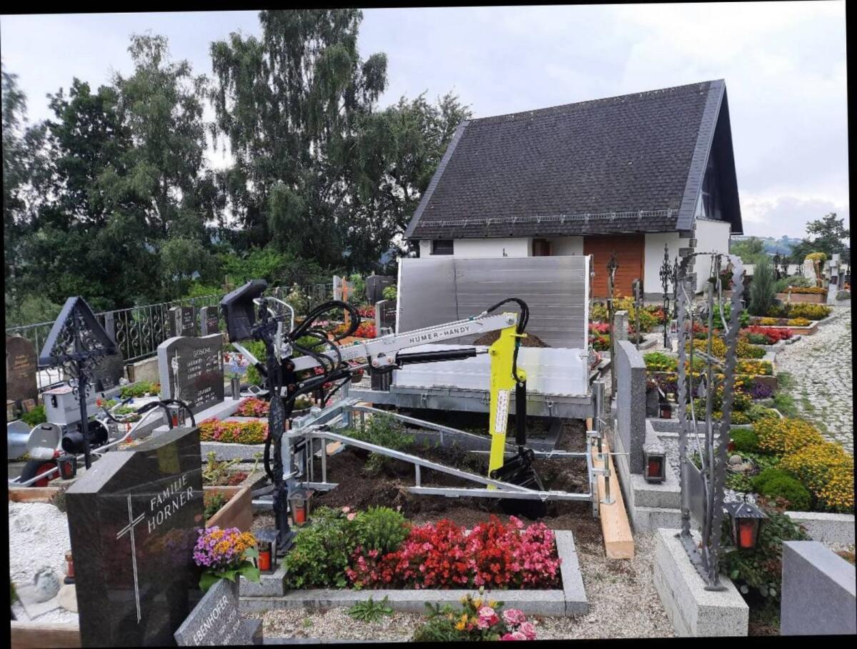 Humer Friedhofsbagger 3