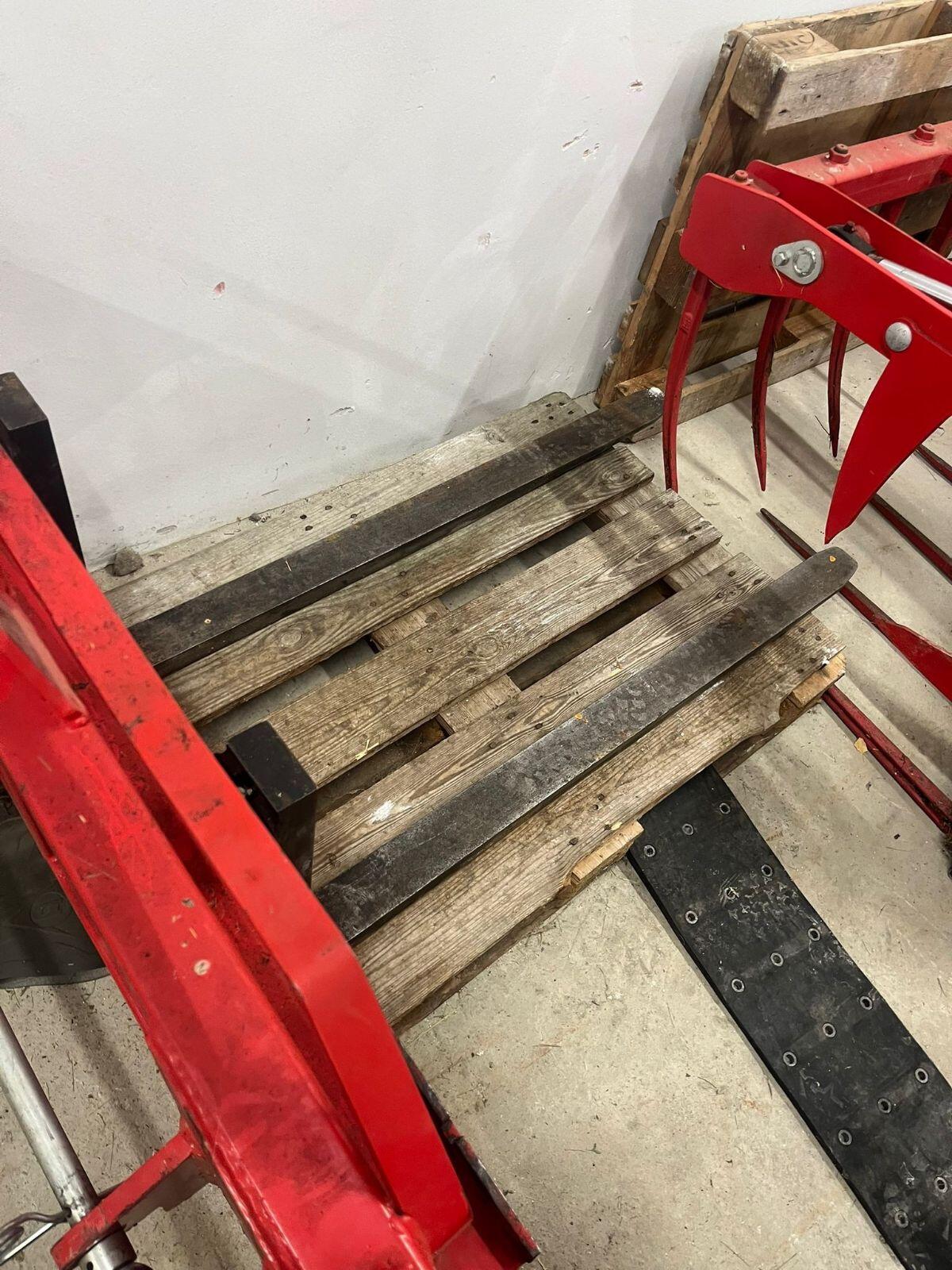 Palettengabel mit Stammgreifer 2