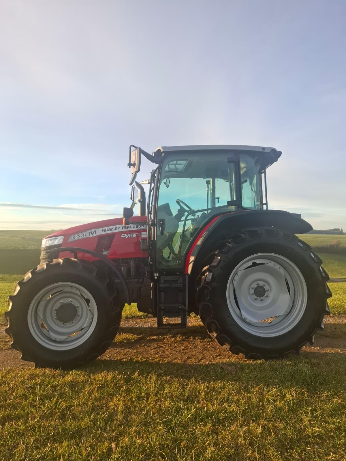 Massey Ferguson MF 5709 Traktor Schlepper 2