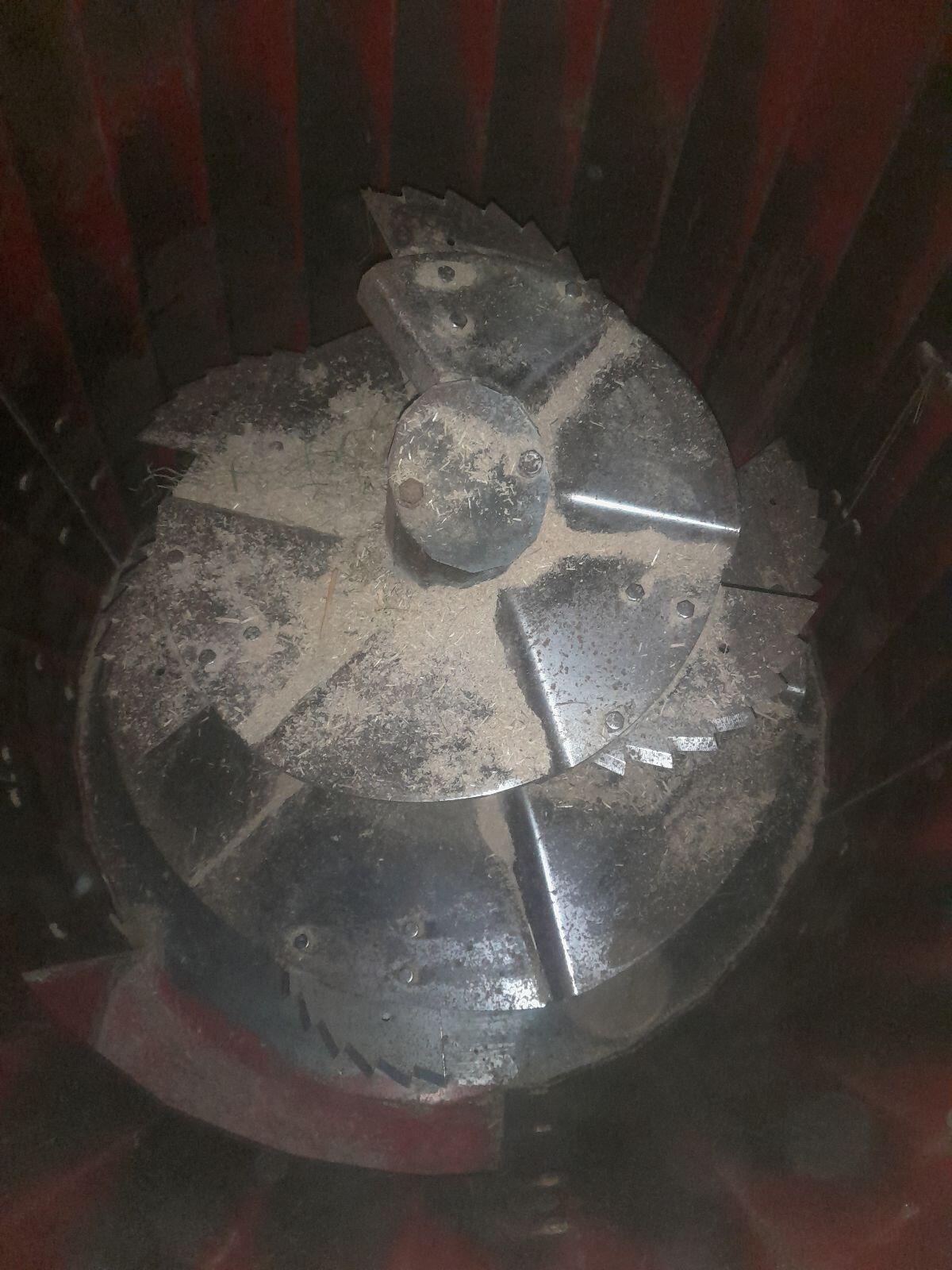 Futtermischer Vertikal 2 m³ 3