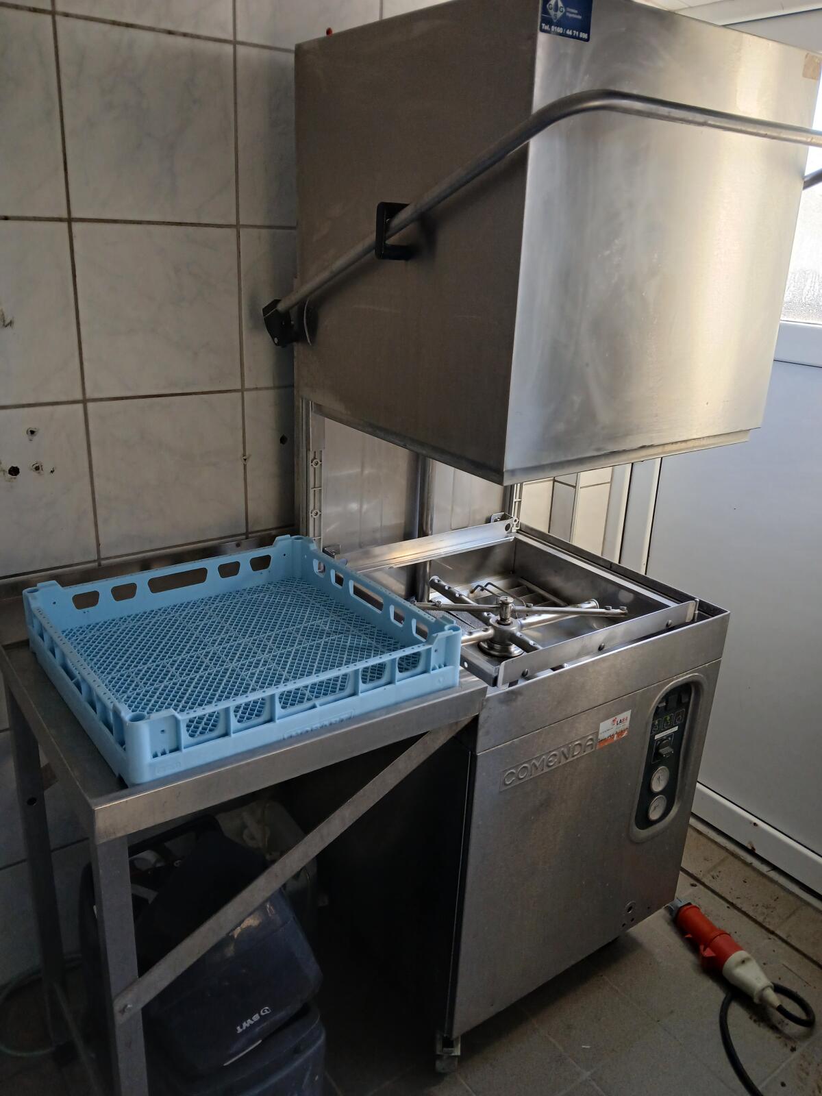 Haubenspülmaschine 2