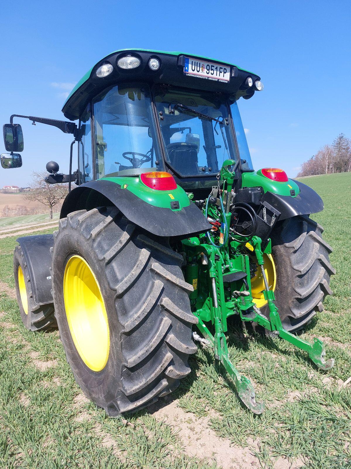 John Deere 5090R 3