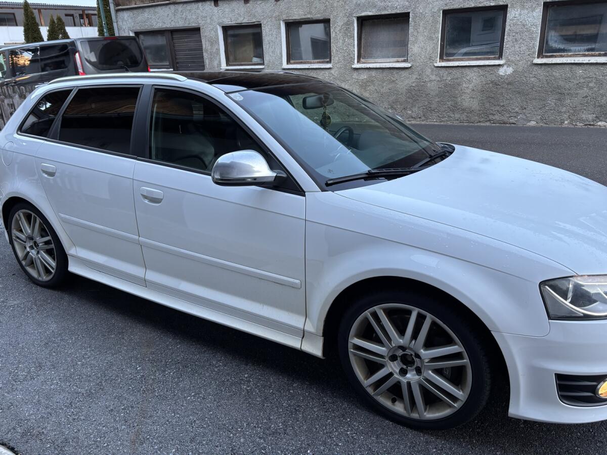 Audi S3 quattro 2