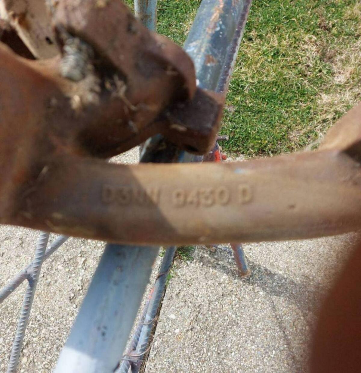 Abgaskrümmer für Ford Traktor 7610, 7710 3