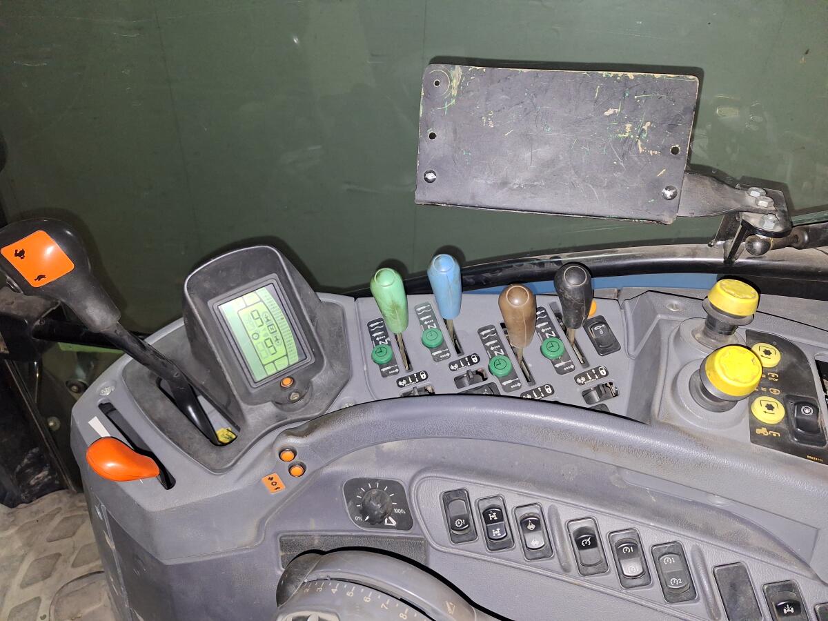 New Holland TSA 110 3