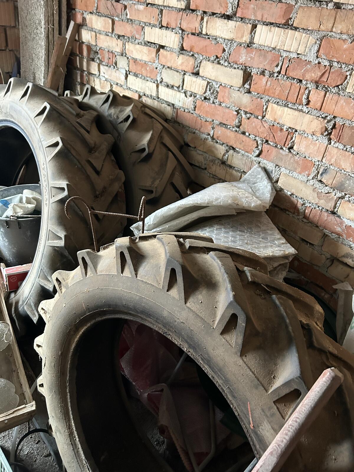 Alte Traktorreifen 3