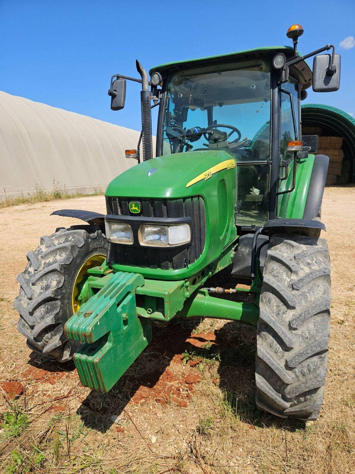 John Deere 5820 2