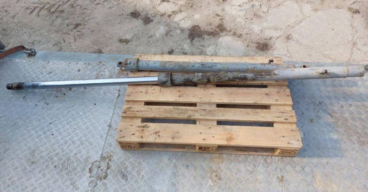 Frontladerzylinder für Schlüter Traktor 2