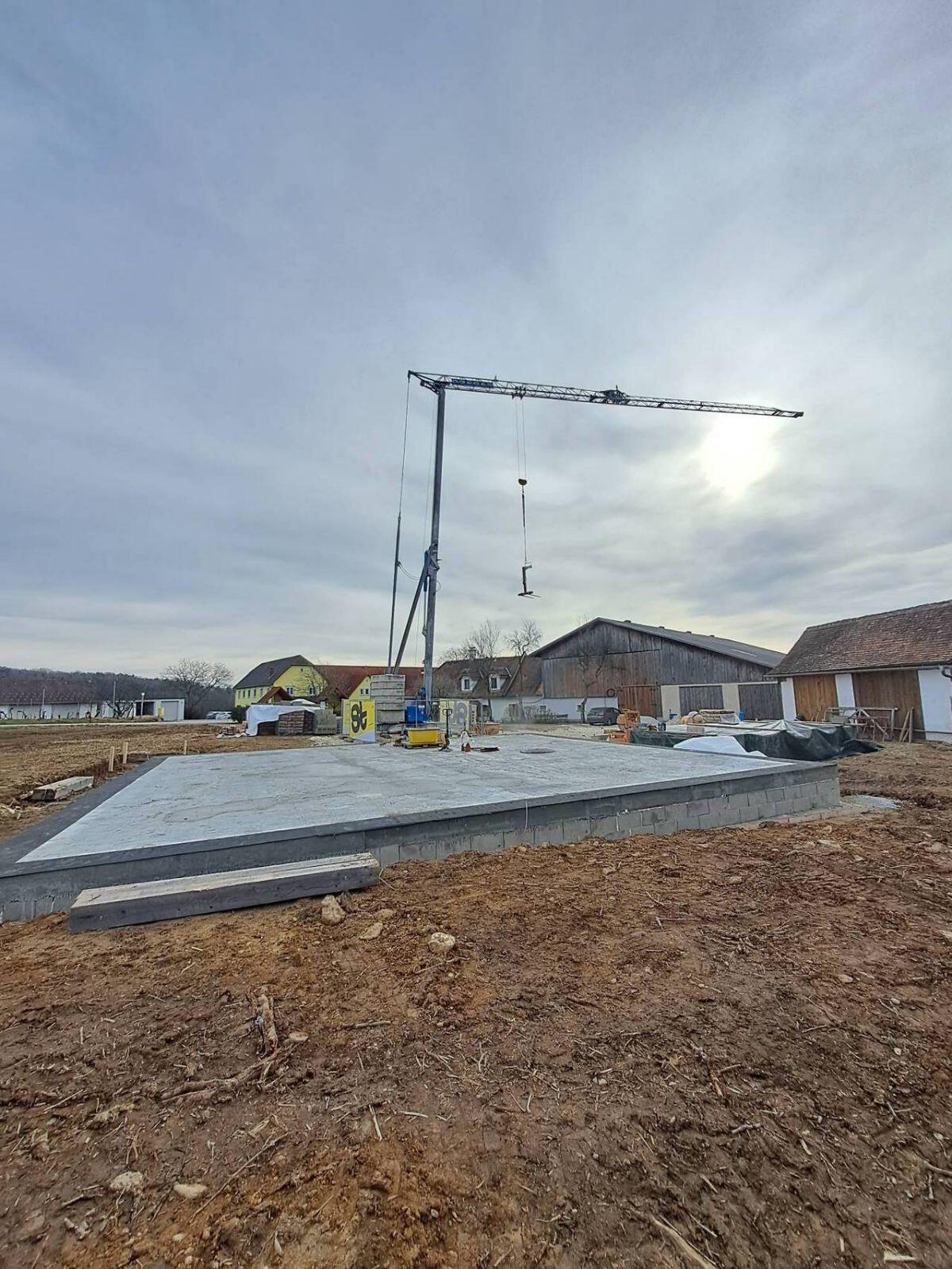 Baukran zu vermieten 2610 HD 3