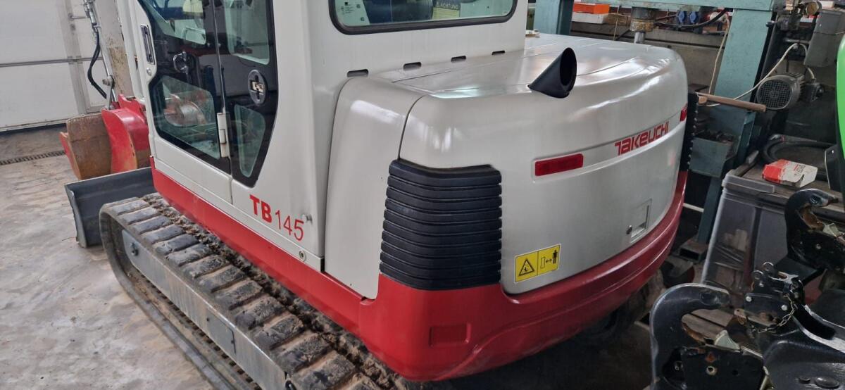 Bagger Takeuchi TB 145 2