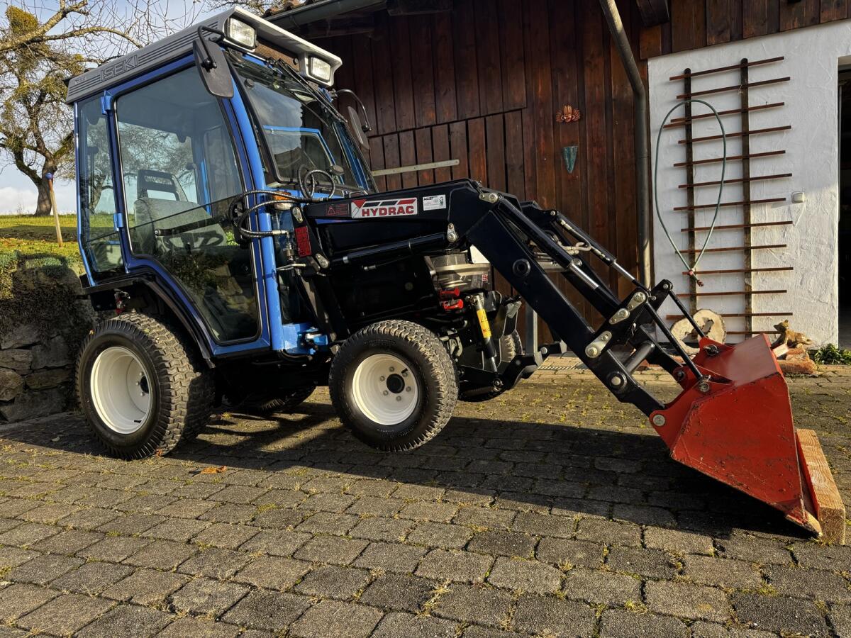 Iseki 2120 AHL mit Frontlader 3