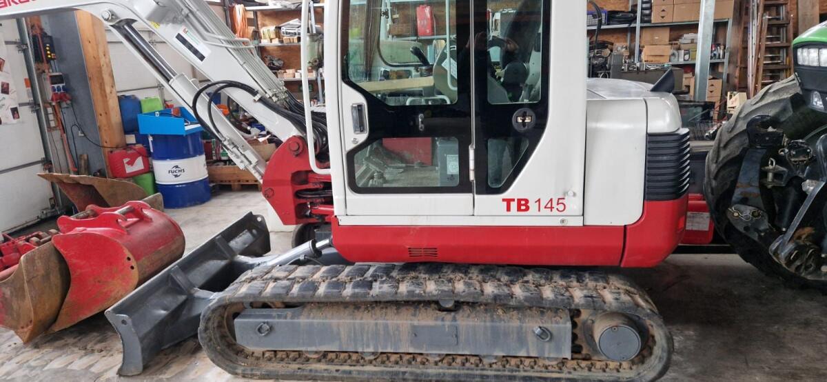 Bagger Takeuchi TB 145 3
