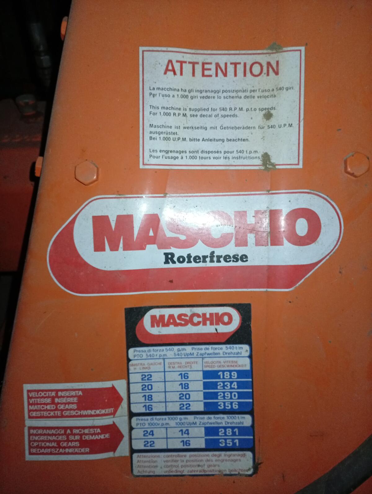 Maschio Kreiselegge mit Baumaschine 2