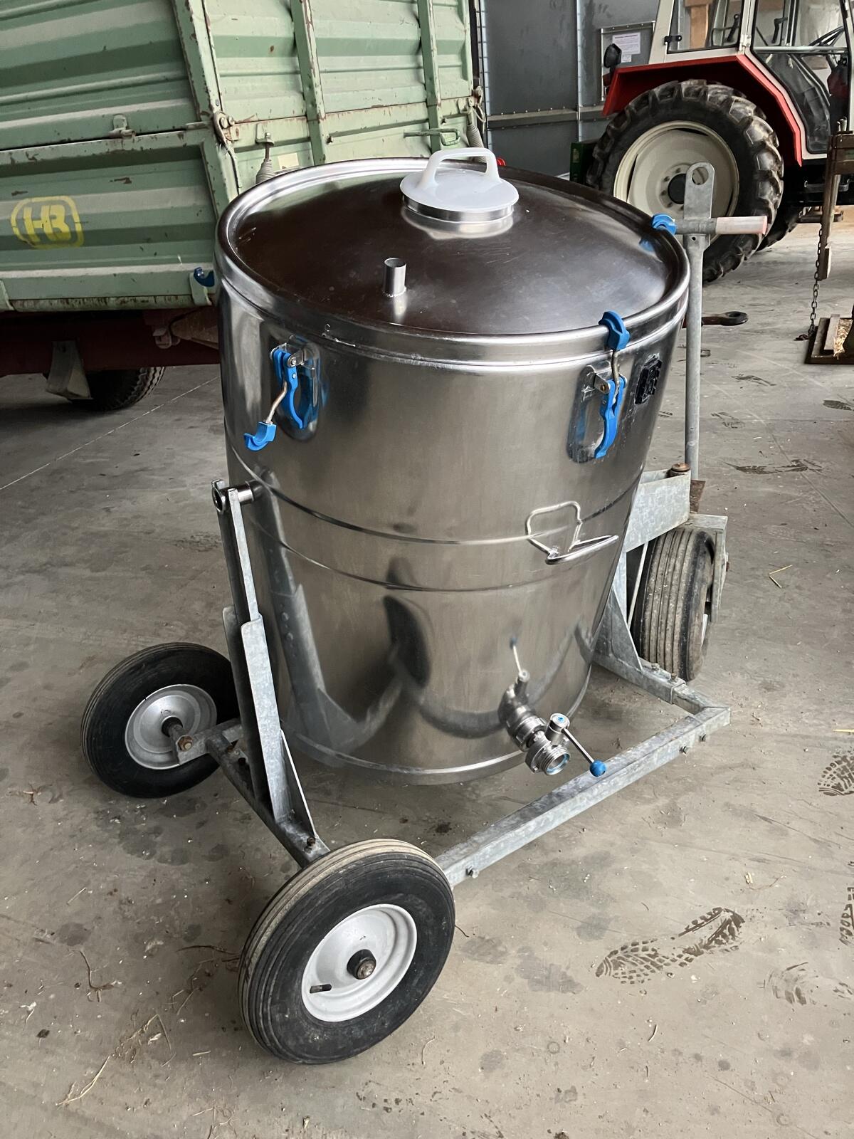 Verkaufe Milchtank mit Wagen 2