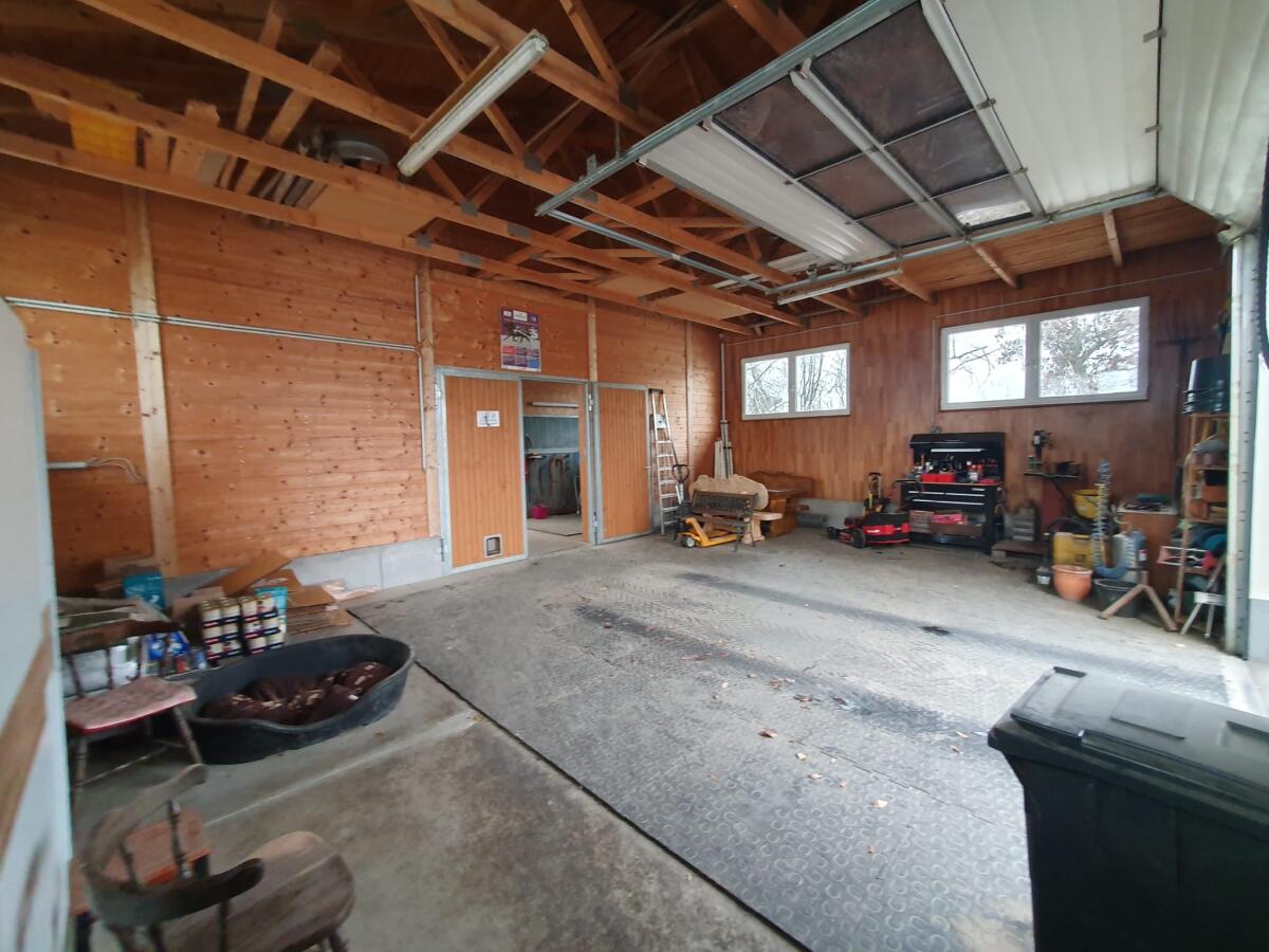 Wohnhaus mit angrenzendem Pferdestall zu verkaufen 2