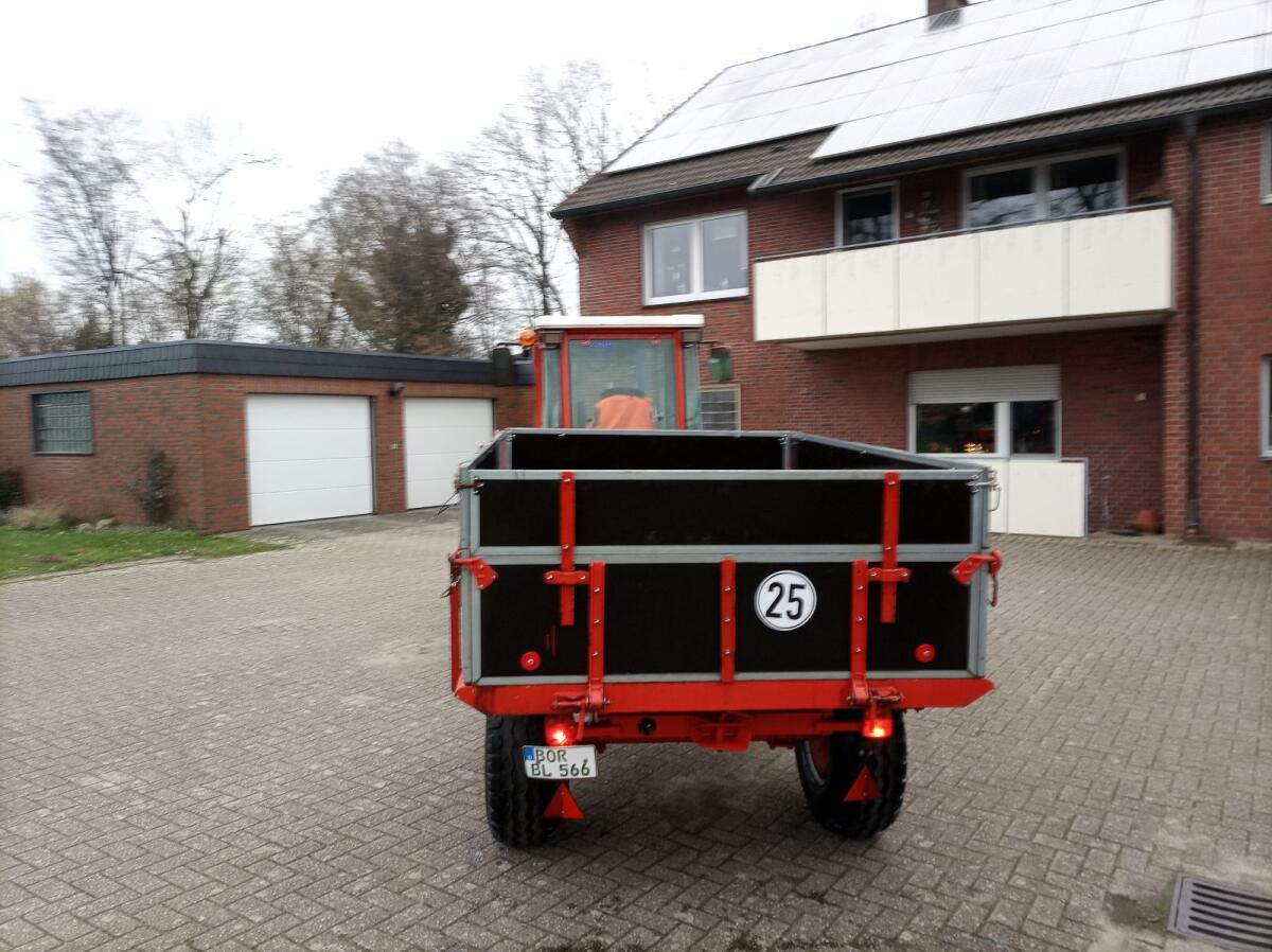 Dreiseitenkipper Anhänger 2