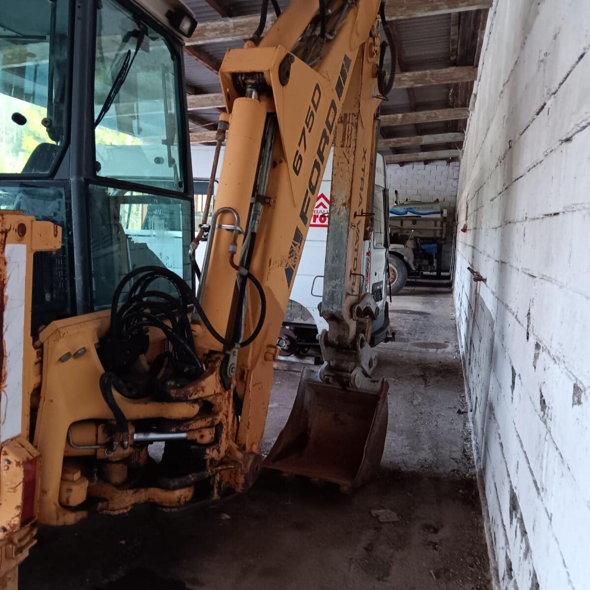 Ford 675D Baggerlader 2