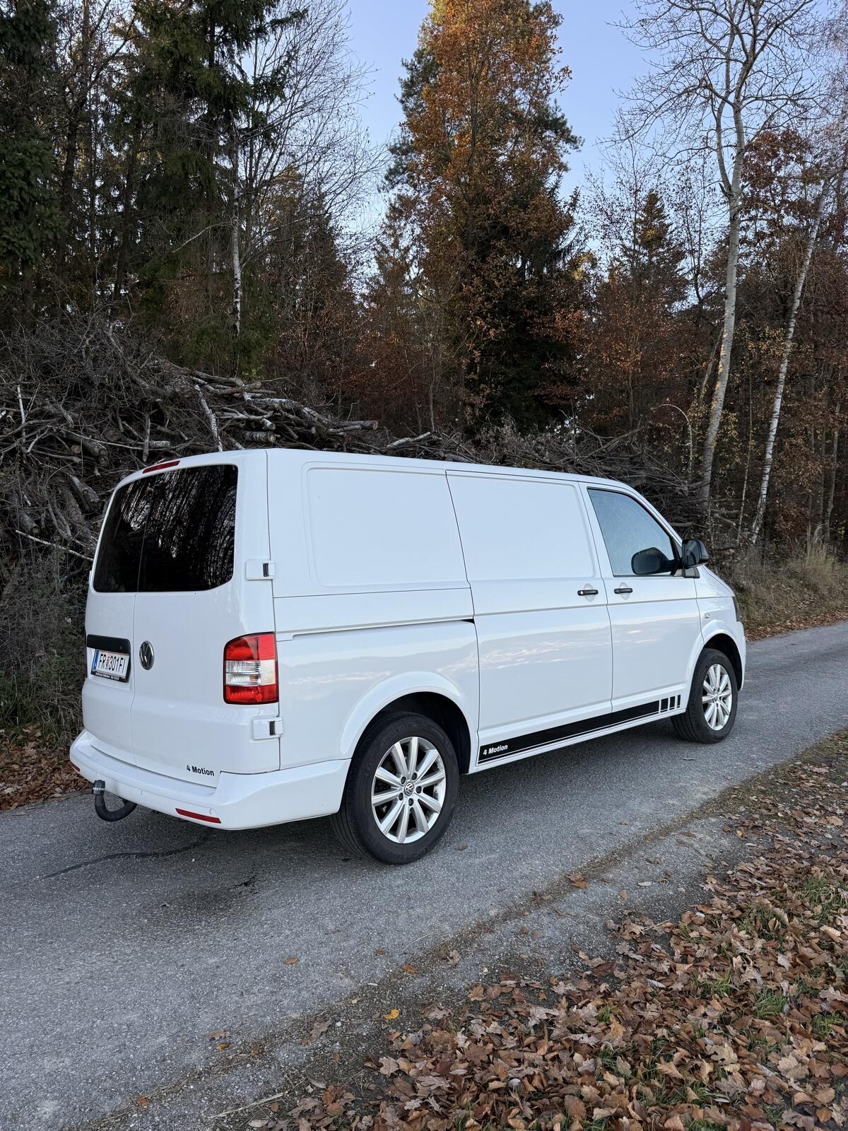 VW Transporter T5 2.0 TDI 4 Motion Campingausbau Transporter 3
