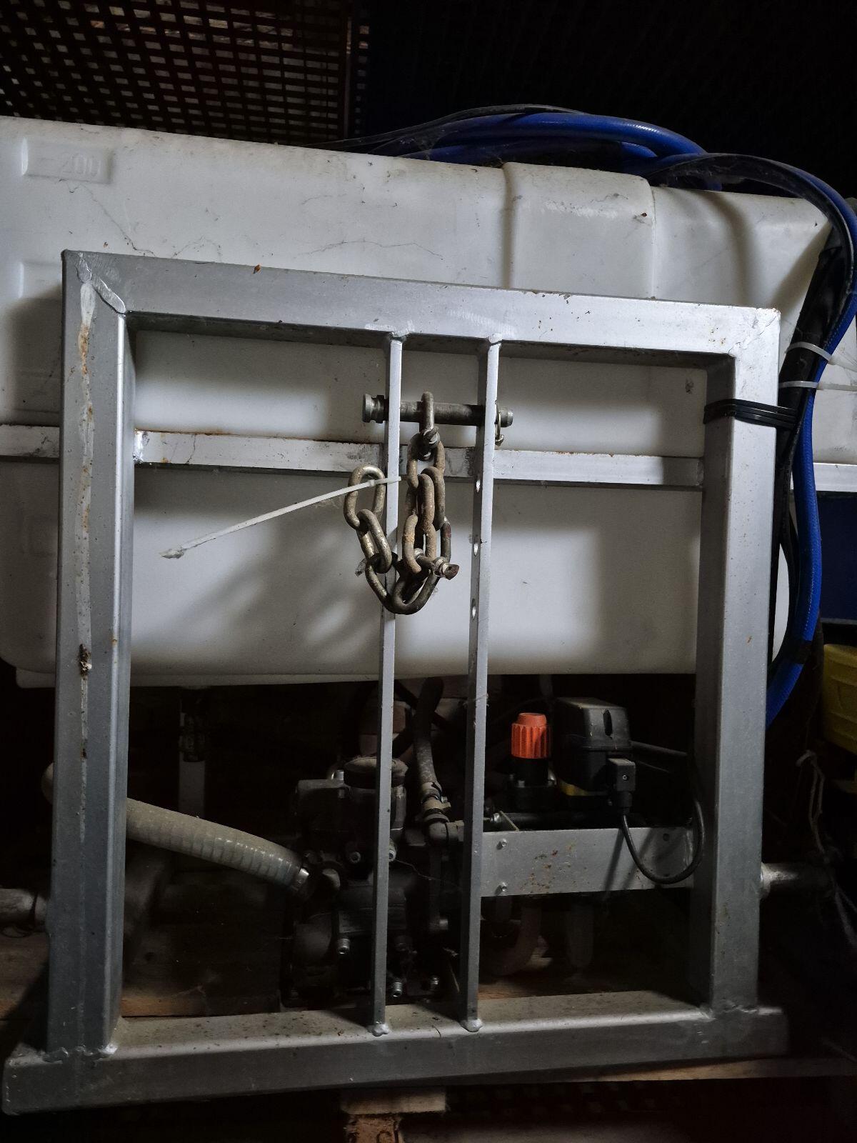 Fronttank mit hydr. Pumpe 2