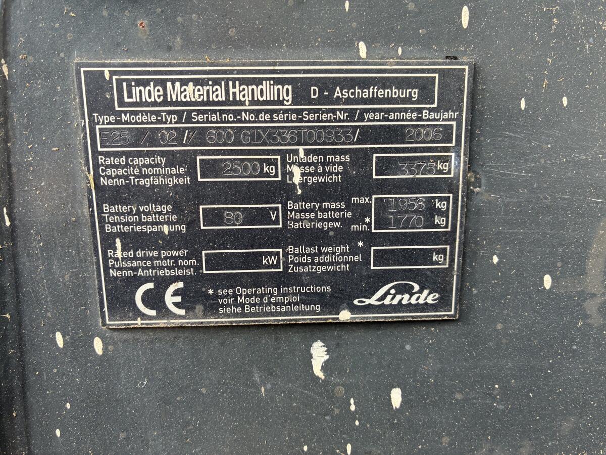 Linde E25 Stapler Batterie defekt 3