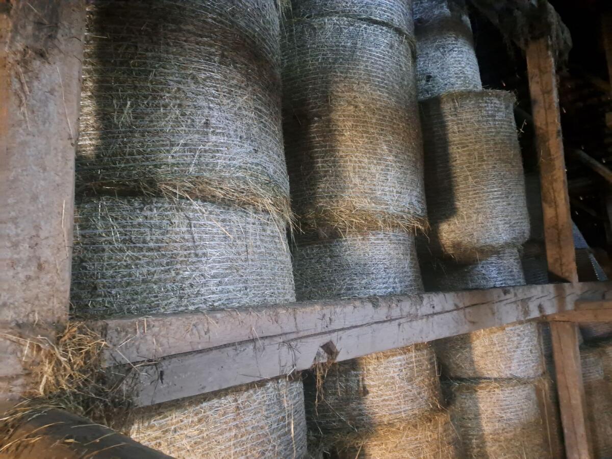 Verkaufe Heu und Grünmetballen 2