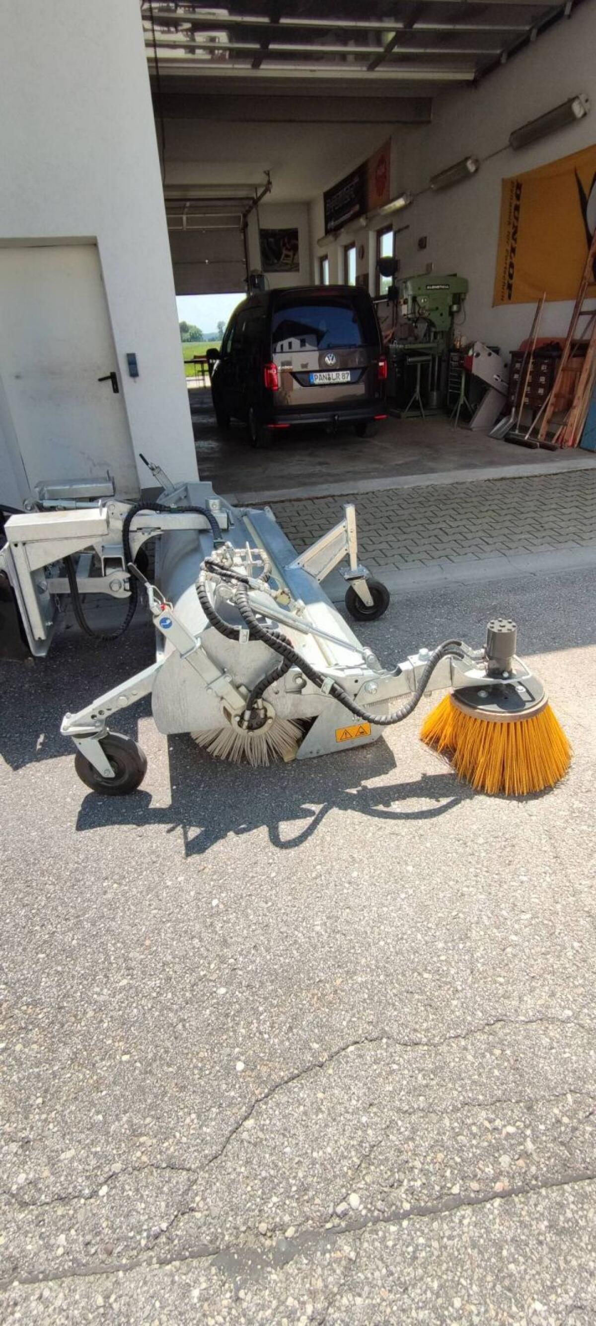 Fliegl Kehrmaschine 2300 3