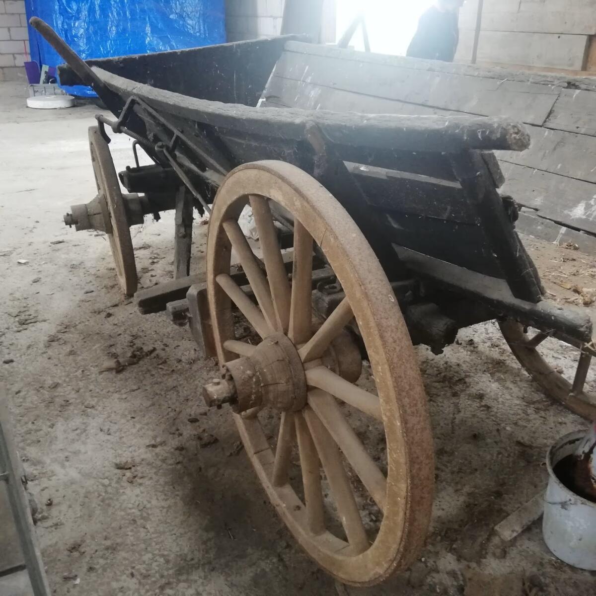 Wunderschöner alter Pferdewagen für ein Museum, Sammlung 2
