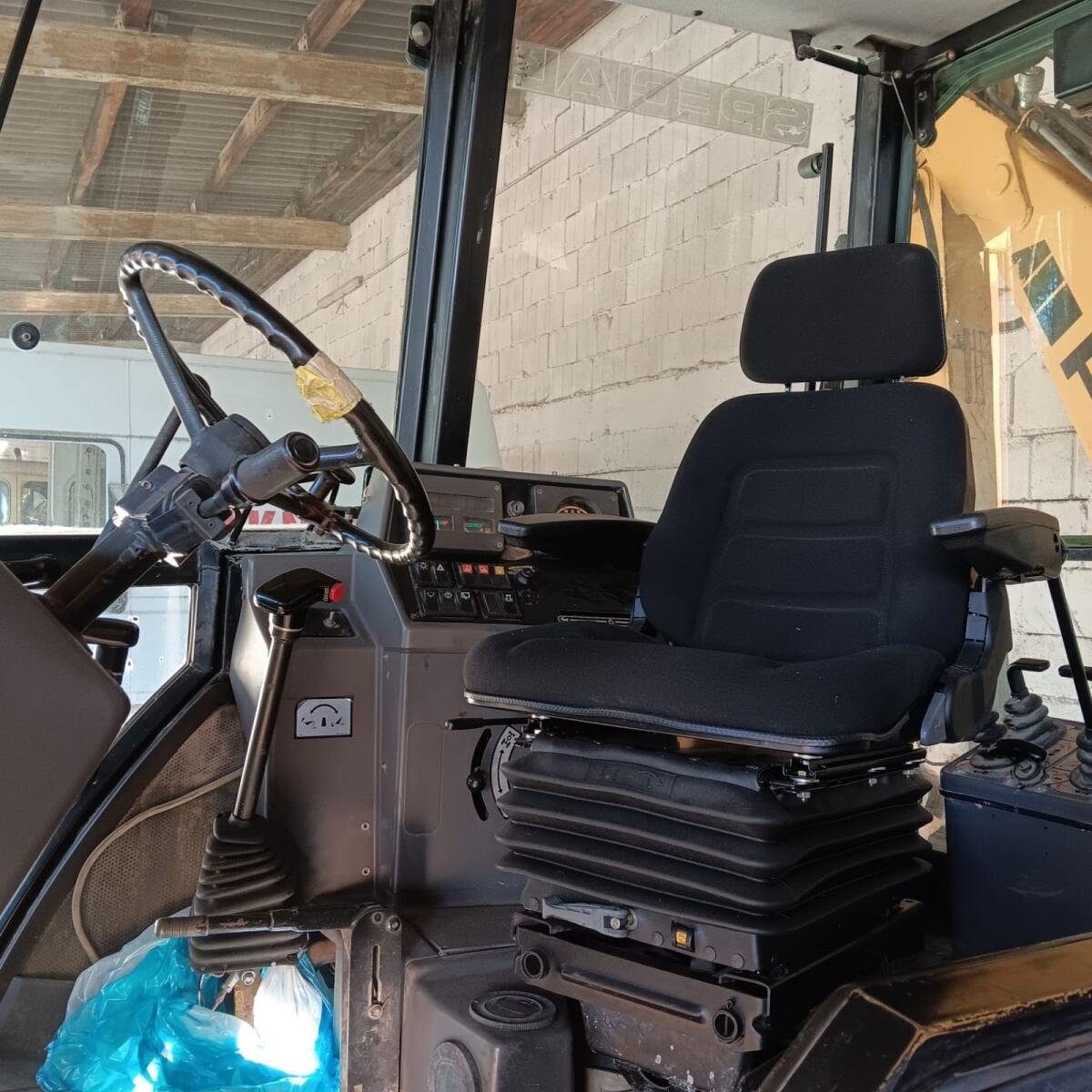 Ford 675D Baggerlader 3