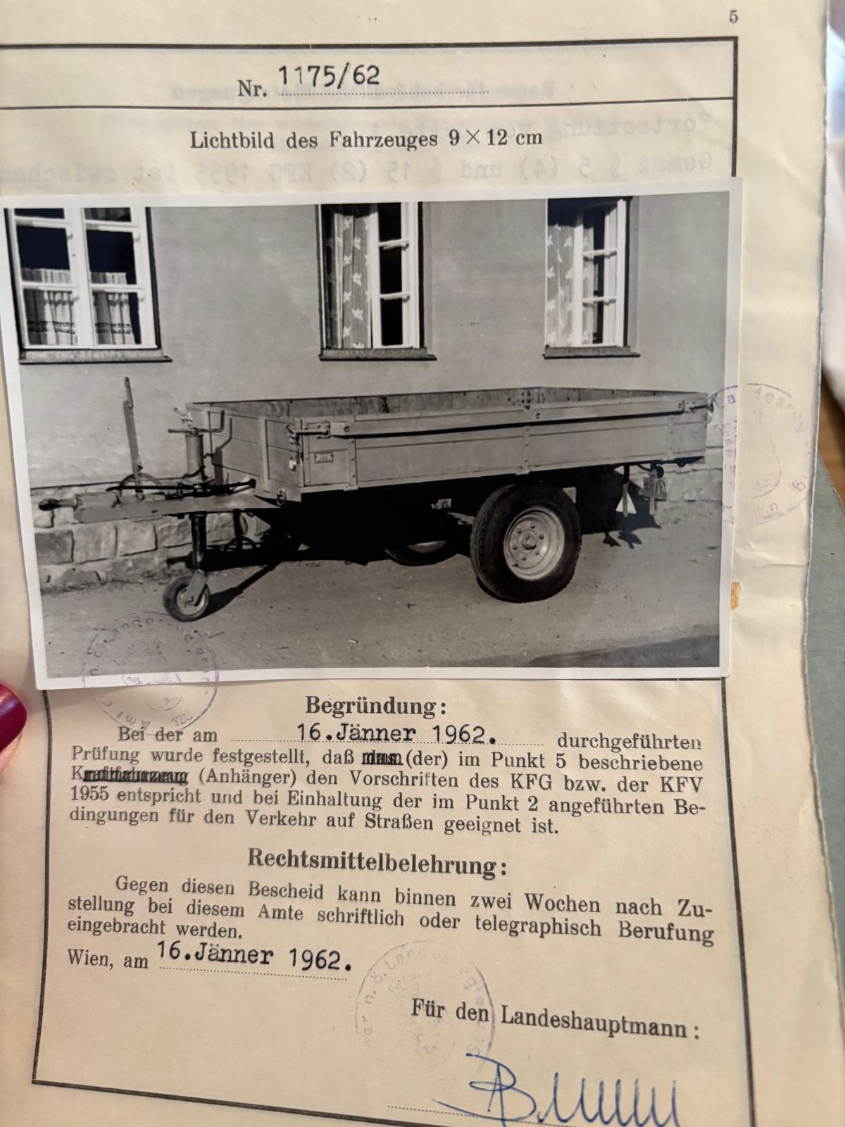 Anhänger mit doppelten Bordwänden 3