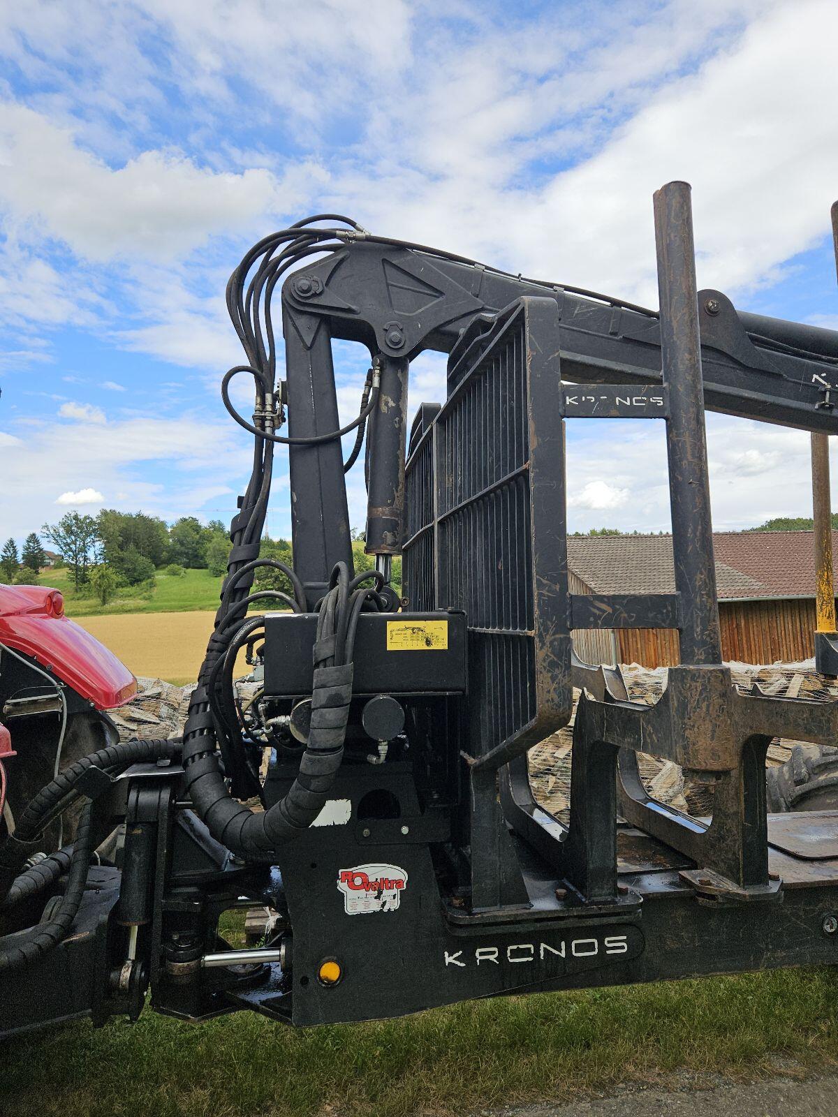 Valtra N123V mit Kronos 140 4wdml 3