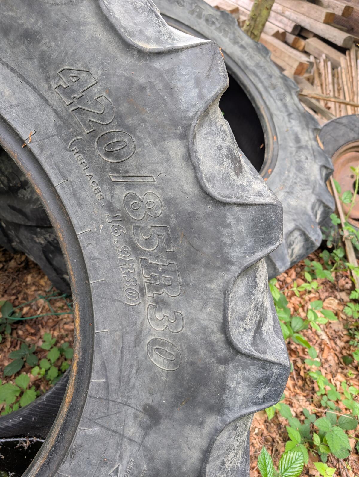 Reifen 16.9 R30 420/85 R30 2