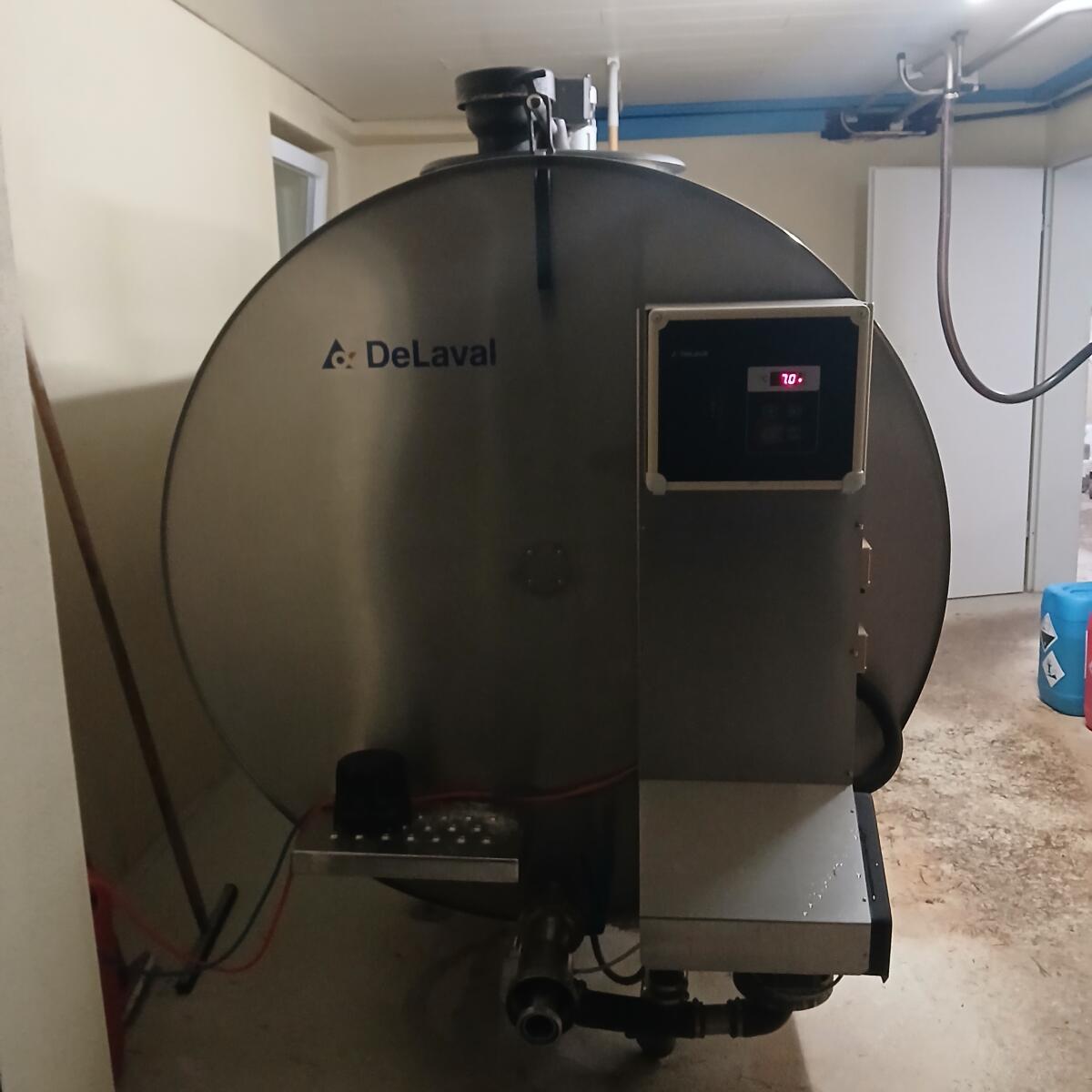 Melkstand, Milchtank und Kraftfutterstation komplett 2