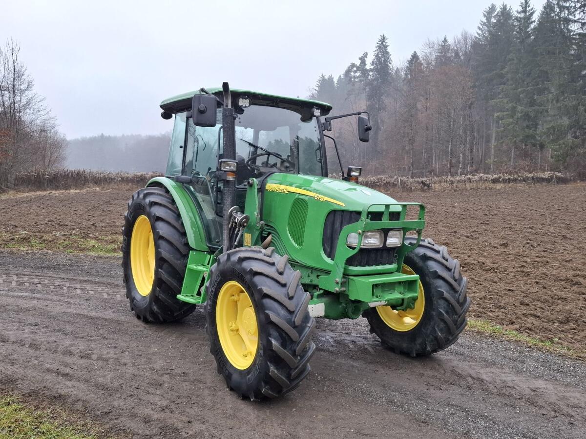 John Deere 5720 2