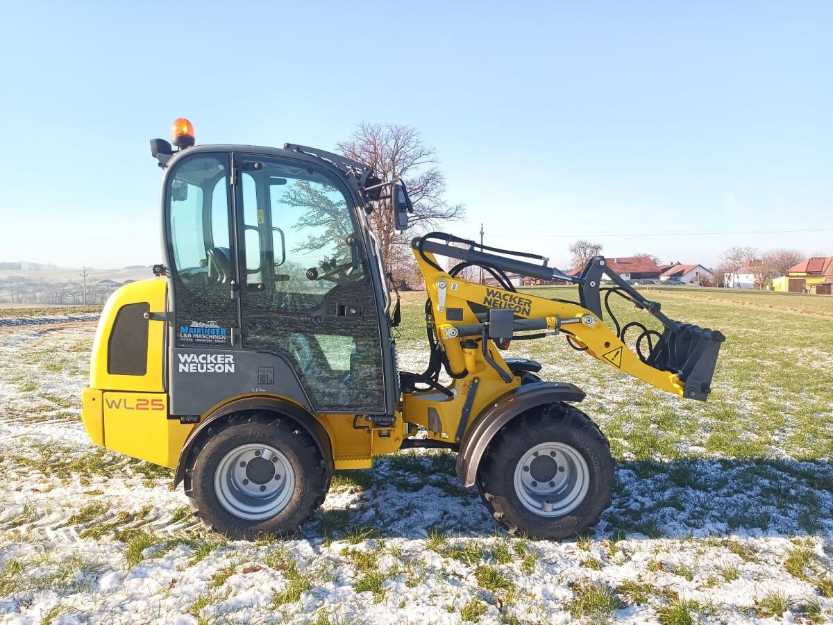 Weidemann 1280 Wacker Neuson WL25 Hoftrac 3
