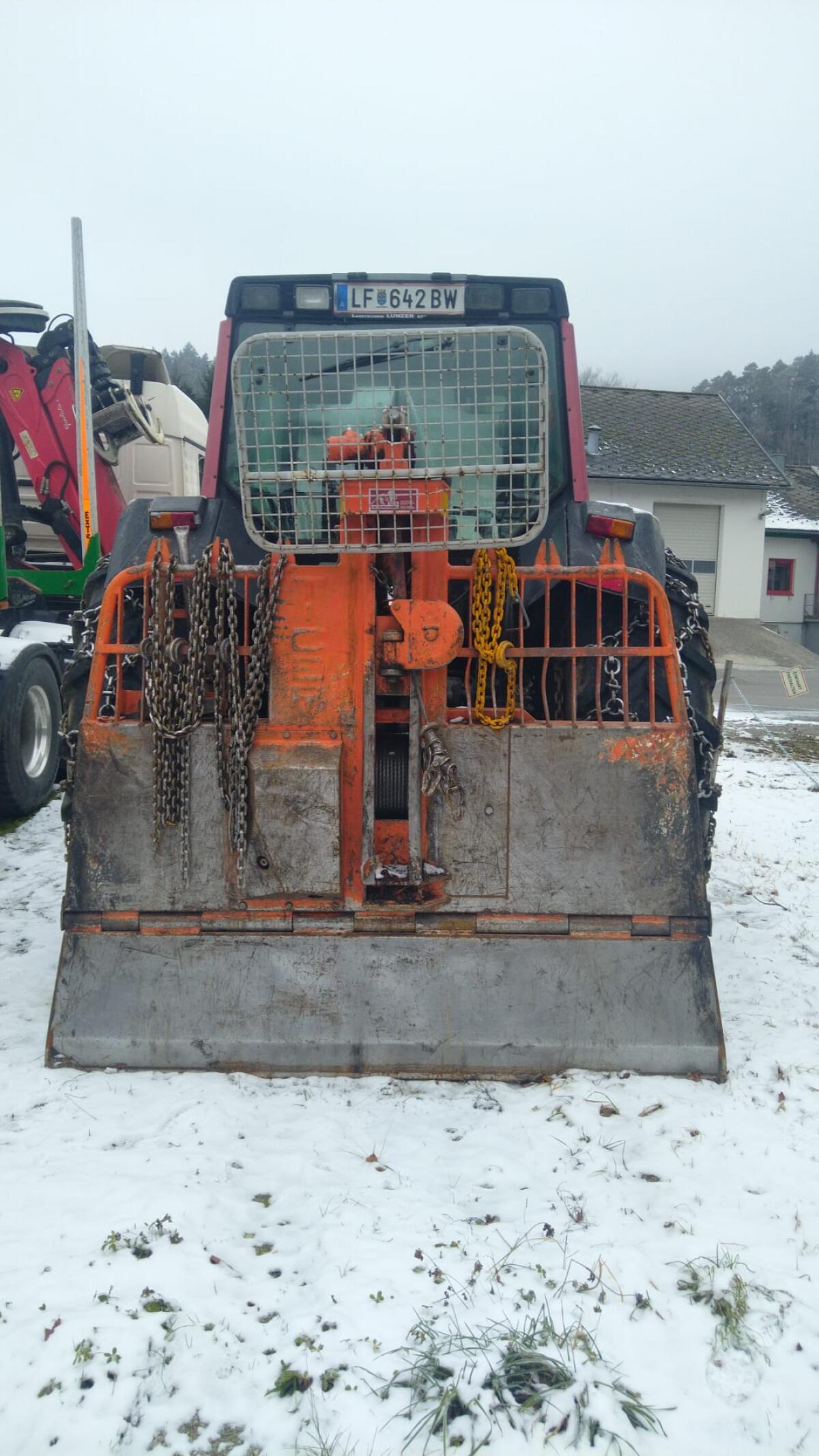 Traktor Valtra 8050-4 3