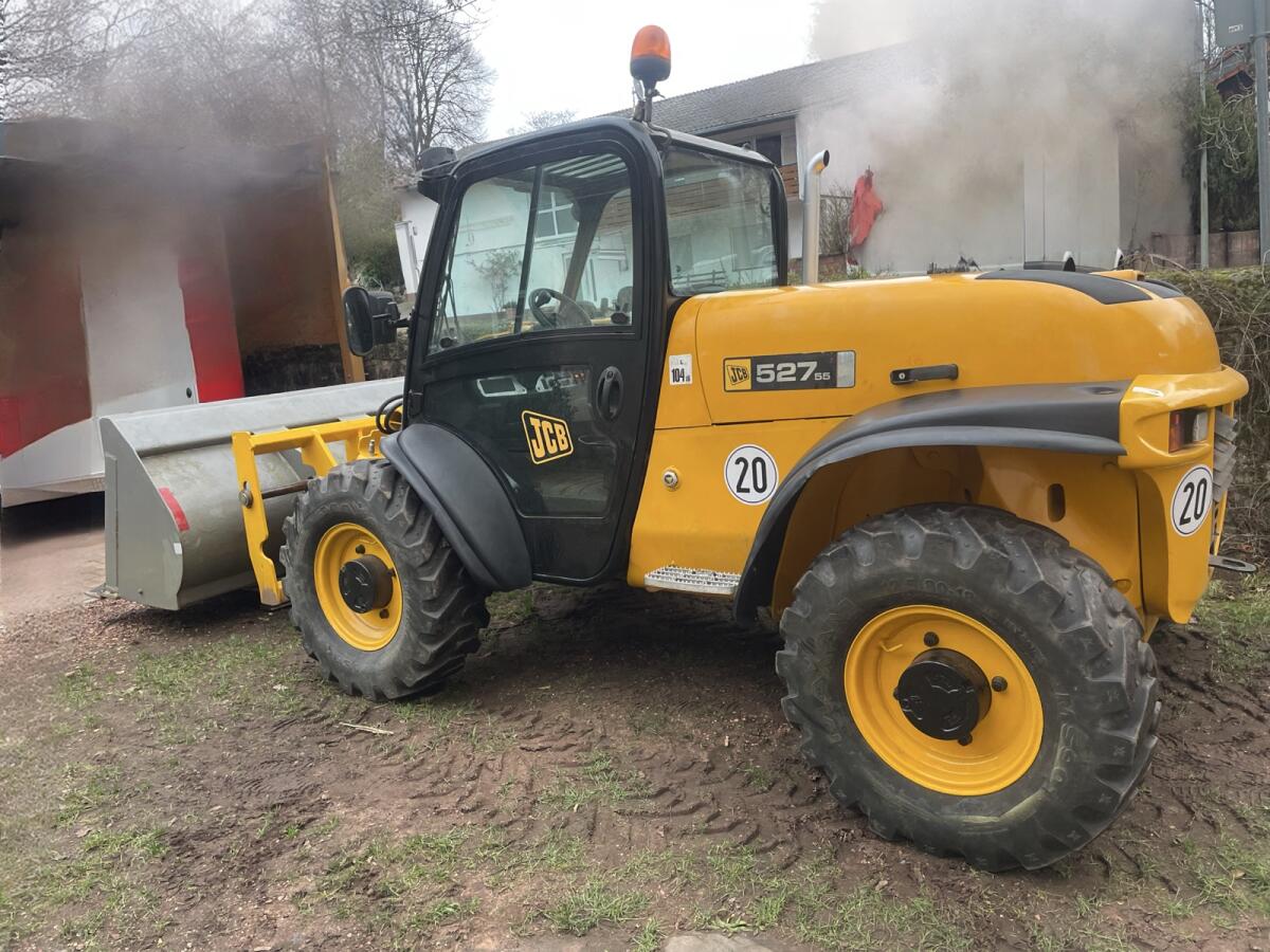 JCB Teleskoplader 527-55 mit Schaufel und Palettengabel 3