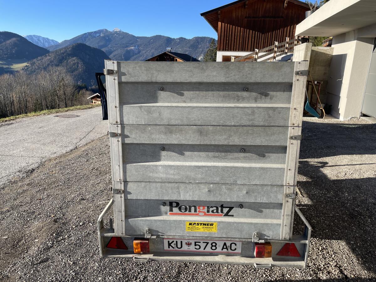 Autoanhänger gebremst 3