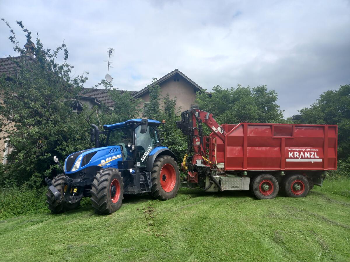 New Holland T6.180 mit Triebachshänger und Penz Ladekran 2