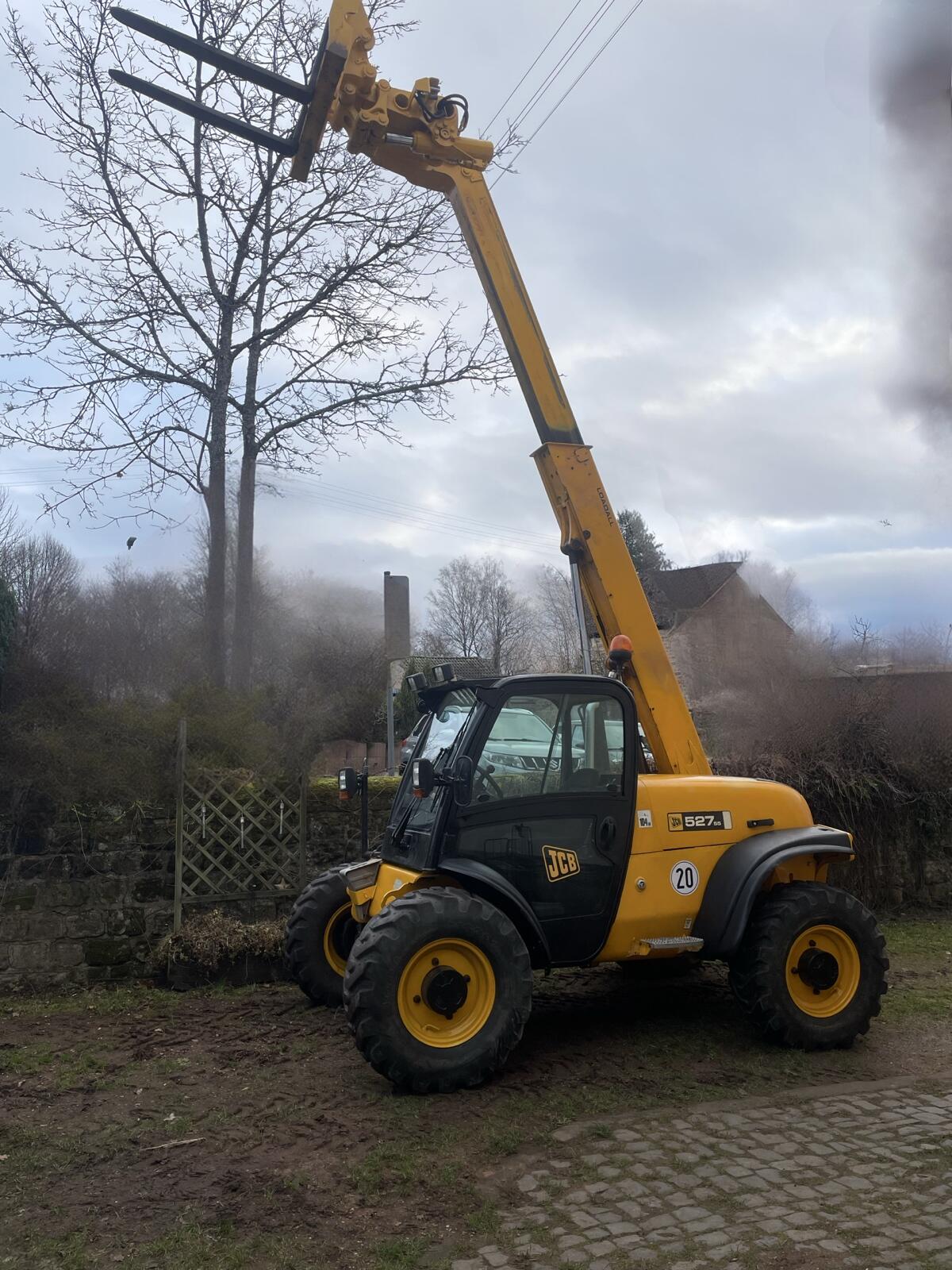 JCB Teleskoplader 527-55 mit Schaufel und Palettengabel 2