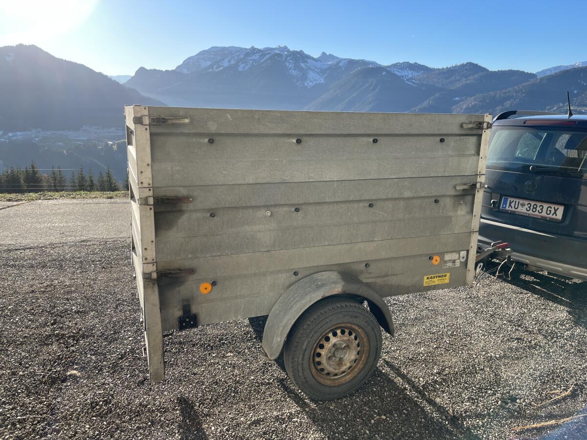 Autoanhänger gebremst 2