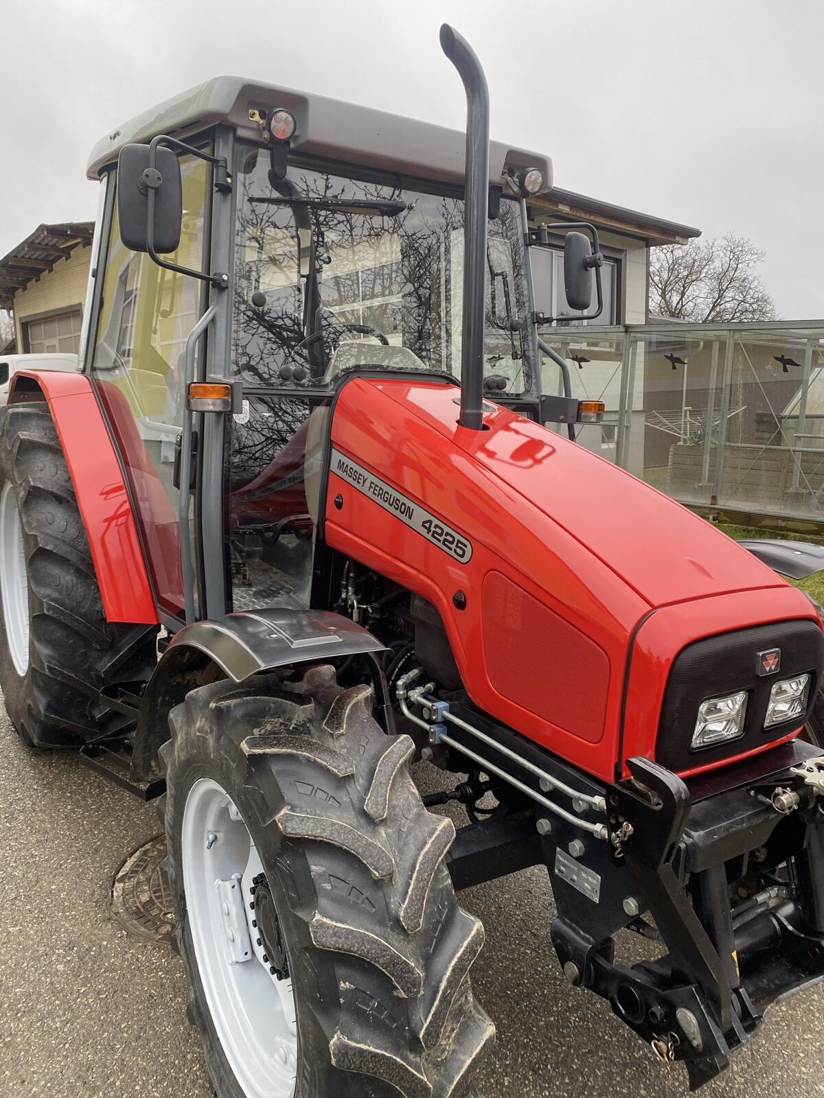 Massey Ferguson 4225 3
