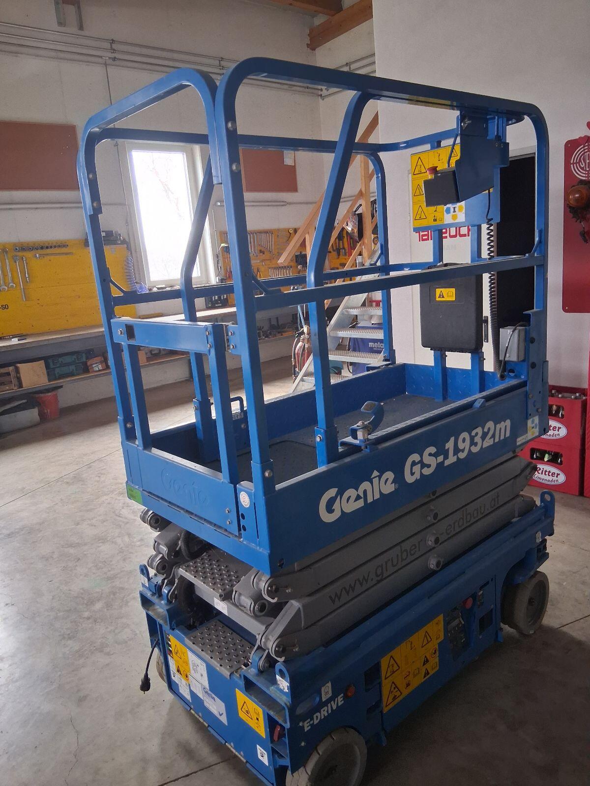 Verkaufe Elektroscherenbühne Genie GS-1932m 3